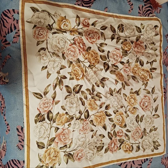 CHANEL VINTAGE 100% Silk logo Camellia Auth 34" x 35" Scarf Hand-rolled Hem - Picture 6 of 16